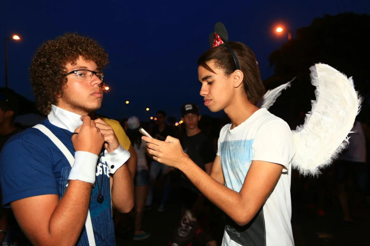 Foliões tomam as ruas de Brasília no segundo dia de carnaval - imagem 16 Foliões tomam as ruas de Brasília no segundo dia de carnaval - imagem 16
