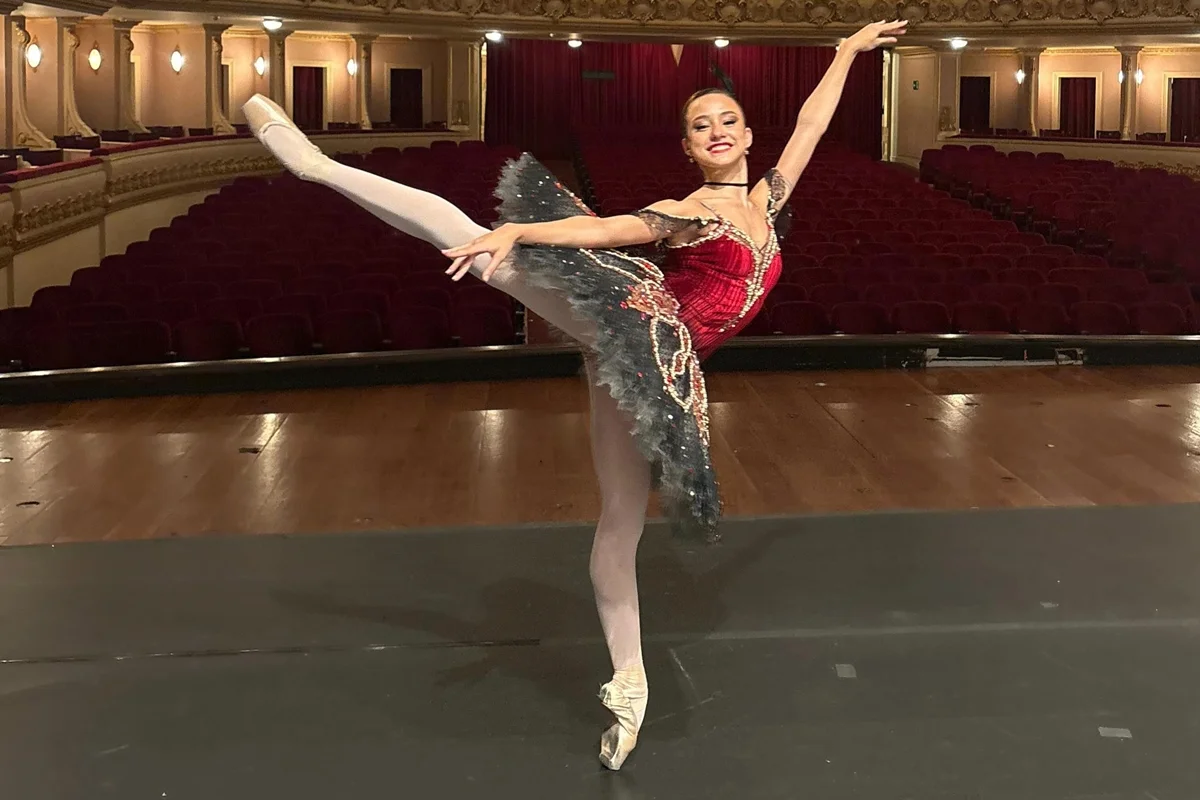 Bailarina brasileira ganha prêmio na “Copa do Mundo de balé”, na Suíça - imagem 10 Bailarina brasileira ganha prêmio na “Copa do Mundo de balé”, na Suíça - imagem 10