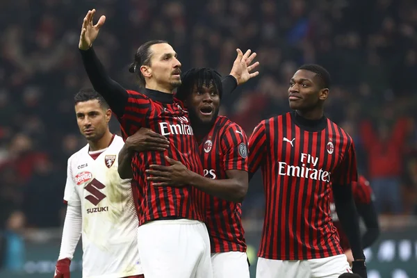 Copa da Itália: com homenagens a Kobe, Milan elimina Torino