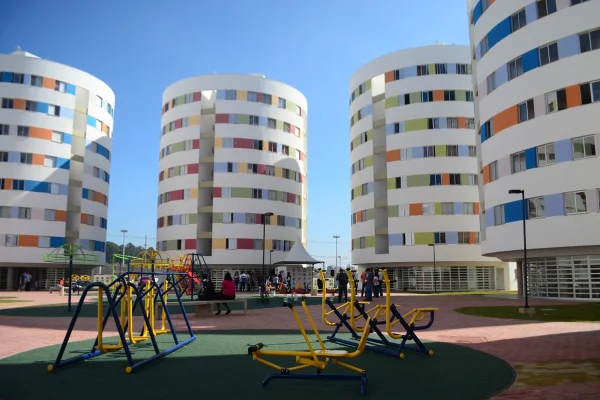 Foto do conjunto habitacional conhecido como prédios redondos, em São Paulo
