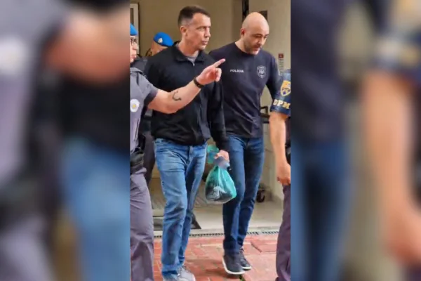 Imagem colorida de tenente-coronel preso. Metrópoles