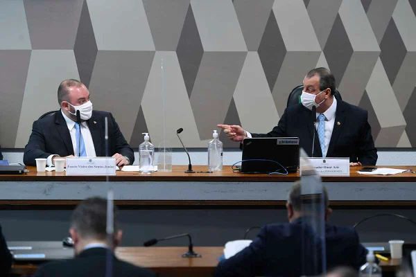 Comissão Parlamentar de Inquérito da Pandemia (CPIPANDEMIA) realiza oitiva do deputado estadual do Amazonas que foi relator da CPI da Saúde, realizada pela Assembleia Legislativa do estado em 2020, para investigar denúncias na gestão estadual das ações de combate à covid-19. Mesa: deputado estadual Fausto Junior (MDB-AM); presidente da CPIPANDEMIA, senador Omar Aziz (PSD-AM). Foto: Edilson Rodrigues/Agência Senado