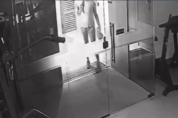 Mulher é condenada por jogar cocô em academia de prédio de luxo