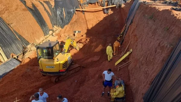 Trabalhadores morrem soterrados em obra de frigorífico em SP