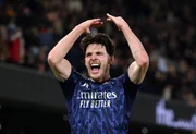 Rice comemorando o gol do Arsenal marcado por Trossard