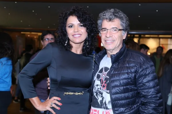 Ilhado, Paulo Betti vai para motel e esposa diz: “Use camisinha”