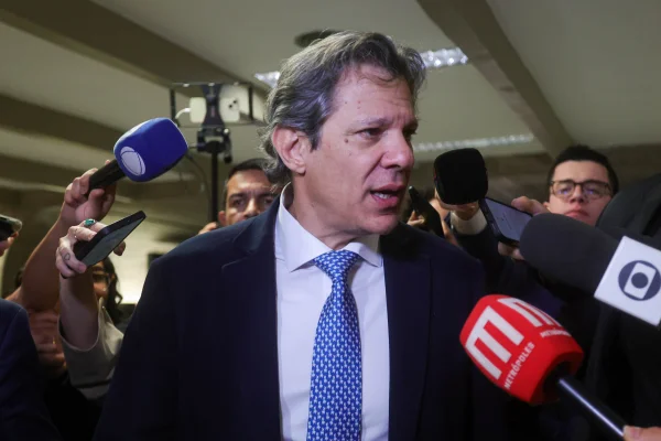 Ministro da Fazenda, Fernando Haddad, é ouvido pela comissão mista que analisa a Medida Provisória (MP) 1303 25, que tributa aplicações financeiras e ativos virtuais Metropoles