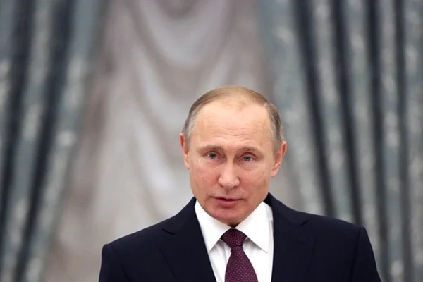 Rússia começa a produzir 1º lote de vacina contra a Covid-19