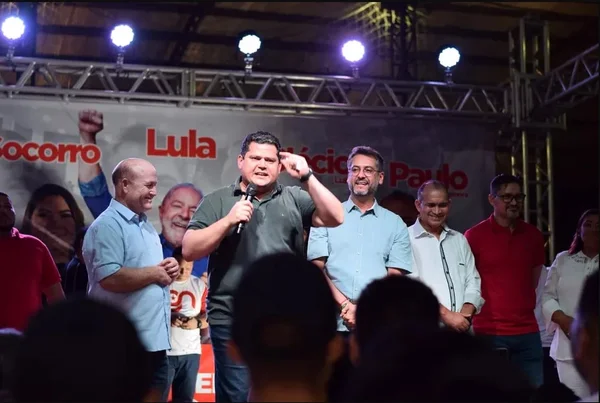 Alcolumbre se sentiu prestigiado com ligação de Lula