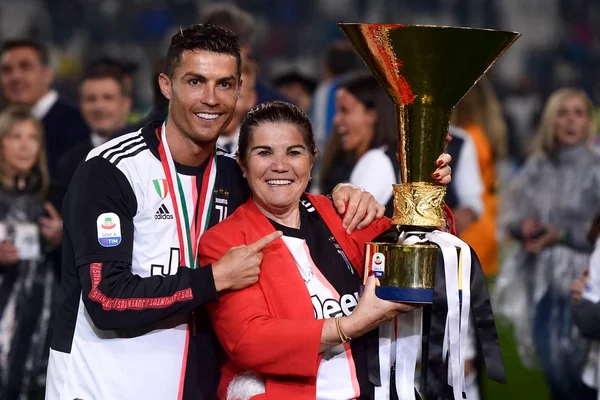 Mãe de CR7 revela sonho: “Quero te ver no Sporting antes de morrer”