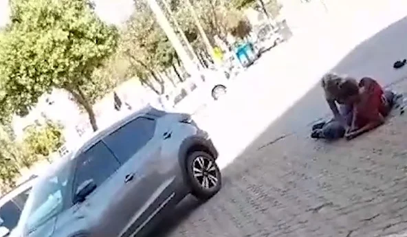 Vídeo: viciado em crack, policial penal rouba droga, dinheiro e atira em usuários