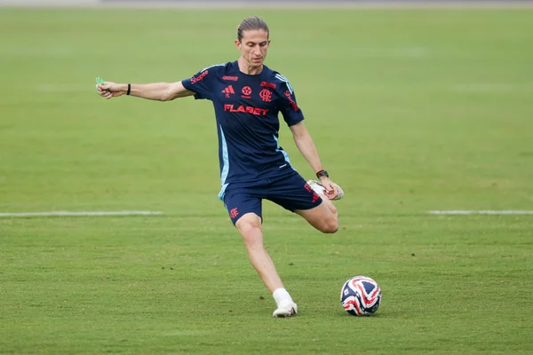 Foto colorida de Filipe Luís, treinador do Flamengo - Metrópoles