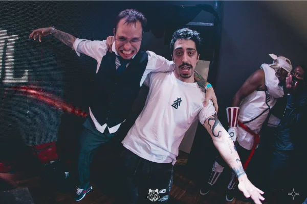 Bill Sandre é o “mestre da voz” por trás de nomes como Lucas Inutilismo, Matuê, Di Ferrero e outros artistas que se apresentam em festivais - Metrópoles