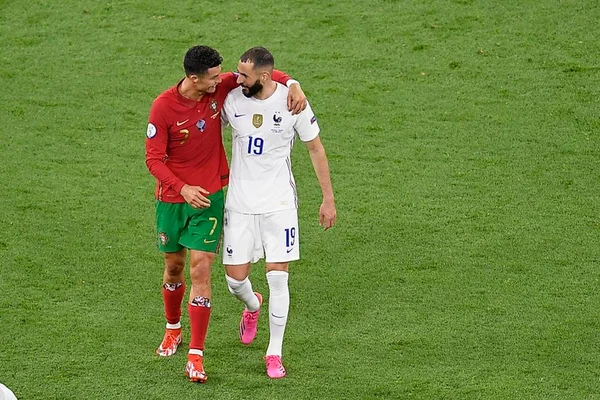 “Ronaldo tem de agradecer toda manhã por Benzema”, cobra italiano