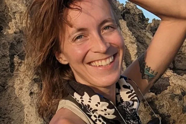 Sarah Danser, ex-participante de Largados e Pelados, morreu aos 34 anos