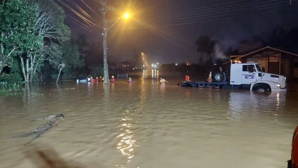 Imagem colorida de Tempestade em Santa Catarina