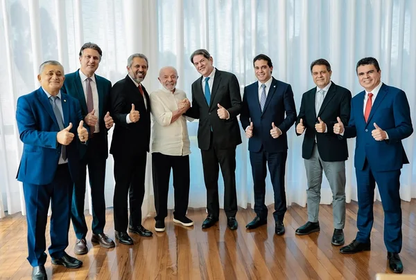 Presidente Lula recebe aliados do Ceará no Palácio da Alvorada