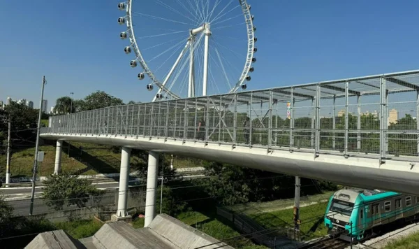 foto colorida ciclopassarela que liga a Ciclovia do Rio Pinheiros ao Parque Villa-Lobos, na zona oeste da capital - Metrópoles