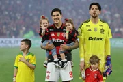 Flamengo convida garoto que perdeu pai para entrar em campo com Pedro - imagem 2