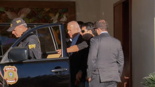 Defesa de Dirceu pede internação urgente para exames