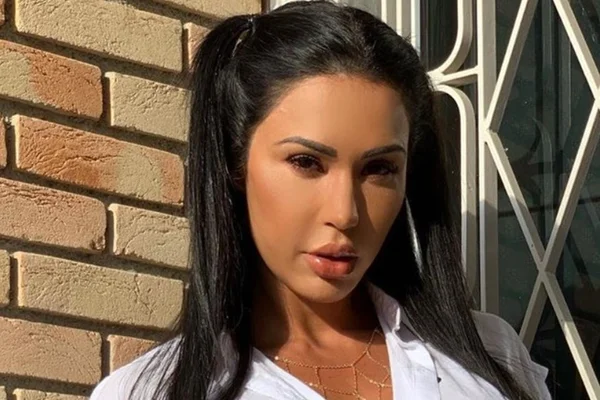 Gracyanne Barbosa posa nua e causa alvoroço na web: “Abundância”