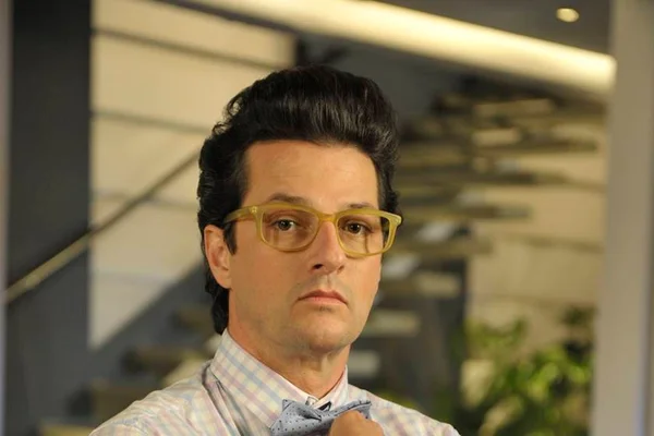 Crô em Família acerta ao investir em elenco ligado a causas LGBT