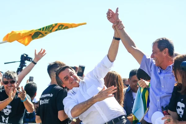 Campanha de Bolsonaro diz ao TSE que vai devolver R$ 8,2 mil