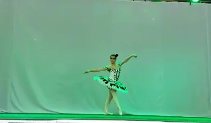 Bailarina se apresenta em Joinville