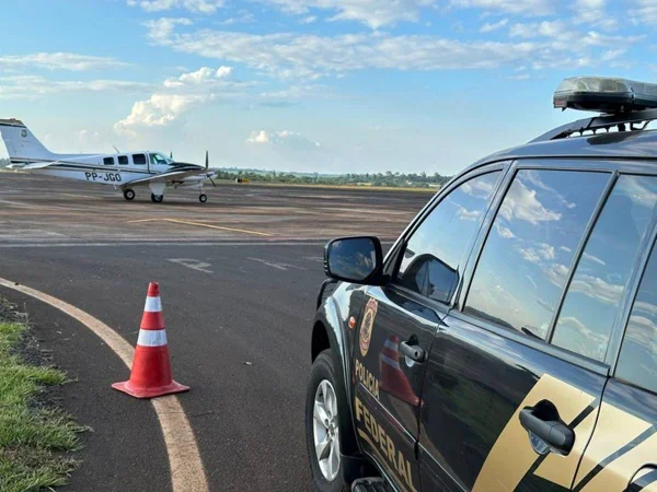 imagem colorida brasileiro extraditado paraguai