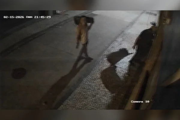 Veja momento em que grupo do CV tenta invadir joalheria no Rio