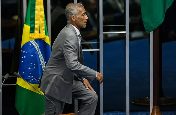Romário anuncia desfiliação do PSB e diz que presidirá Podemos no RJ