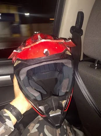 Disparo do dono da farmácia atingiu capacete do policial e o acertou de raspão na cabeça