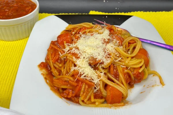 Macarrão com salsicha