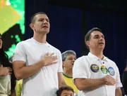 Douglas Ruas e Flávio Bolsonaro durante evento no RJ Douglas Ruas e Flávio Bolsonaro durante evento no RJ
