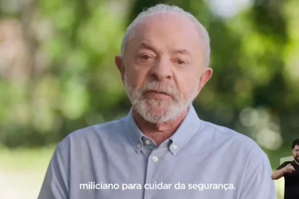 Em último programa de TV, Lula mira eleitor de centro.