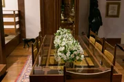 Decoração do espaço com arranjos de flores