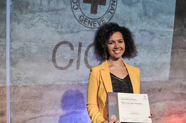 Metrópoles recebe troféu do Prêmio de Jornalismo da Cruz Vermelha