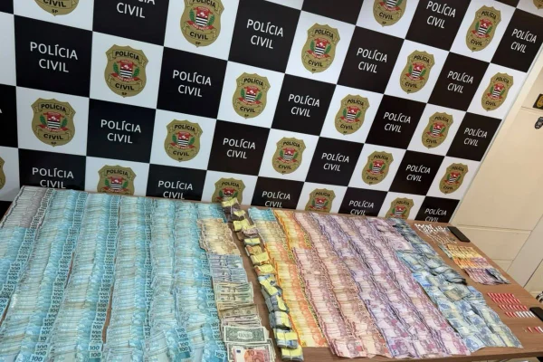 Petisco, pó e sexo: chinesa dona de bar é presa por tráfico e cafetinagem - destaque galeria Petisco, pó e sexo: chinesa dona de bar é presa por tráfico e cafetinagem - destaque galeria