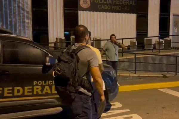 Ex-PCC leva tapa da cara em presídio e se vinga metralhando rival