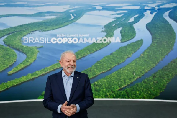 Foto colorida do presidente Luiz Inácio Lula da Silva na COP30 - Metrópoles