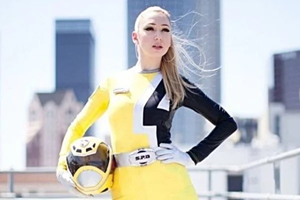 Atriz de Power Rangers investe em perfil no OnlyFans “para sobreviver”
