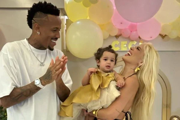 Após polêmicas, Militão e Karoline comemoram 11 meses da filha juntos