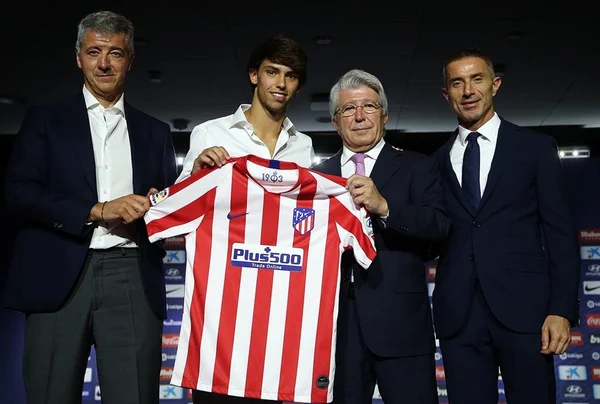 João Félix diz não sentir pressão por substituir Griezmann no Atlético