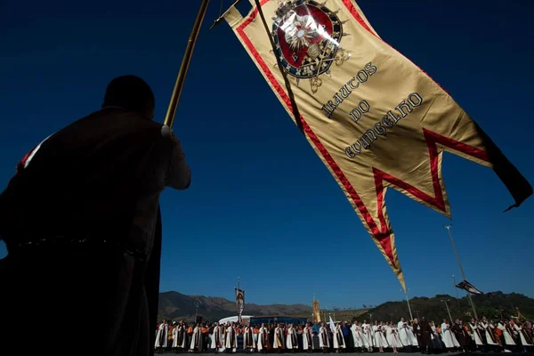Arautos do Evangelho: quem são os religiosos que exploram jovens