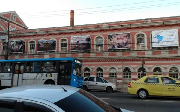 “Democracia em disputa”: Justiça manda encerrar exposição em MG