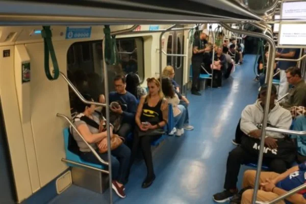 Imagem colorida do Metrô SP. Metrópoles