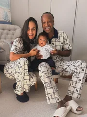 Thiaguinho e Carol Peixinho com o filho Bento Thiaguinho e Carol Peixinho com o filho Bento