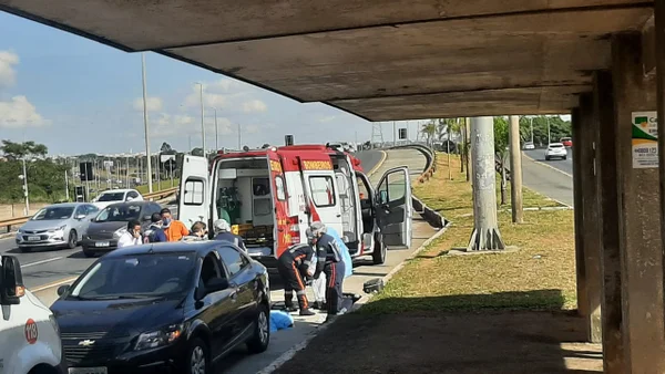 Bombeiros fazem socorro no SIA