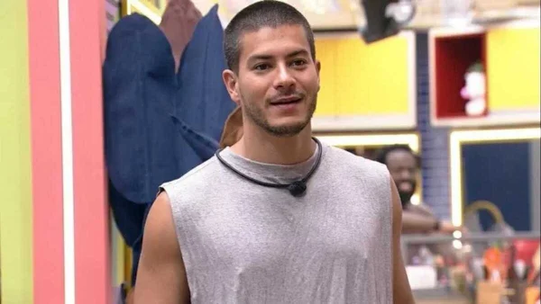 Cinco vezes em que Arthur Aguiar foi infiel no BBB22