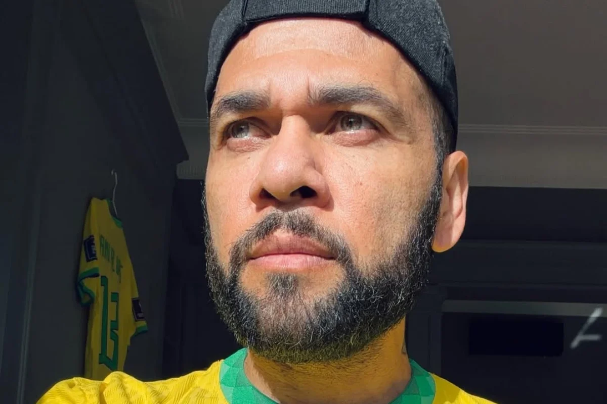 Daniel Alves: Mais feliz na prisão do que em campo?